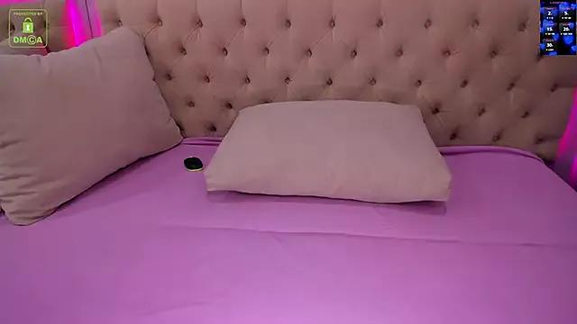 Girls free live sex cams: Check out the satisfaction of typing and cam2cam with our sensual livestreamers, who will teach you all about temptation and desires with their smoking hot physiques.