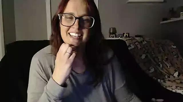 TheBustyHouseWife from StripChat is Freechat
