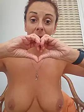 therealbeverlycious from StripChat is Freechat