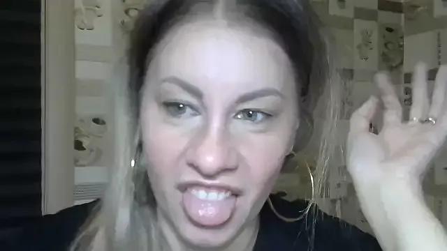TherestlessKitty from StripChat is Freechat