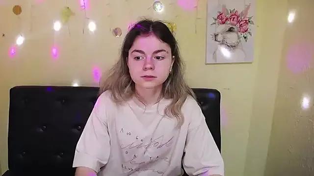 TinaRedly from StripChat is Freechat