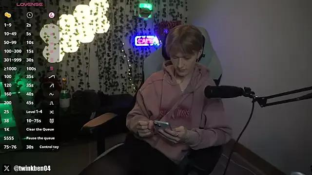 twinkben from StripChat is Freechat