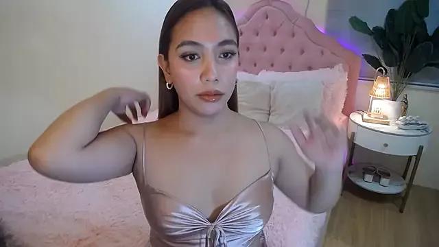 ur_seductivelaura from StripChat is Freechat
