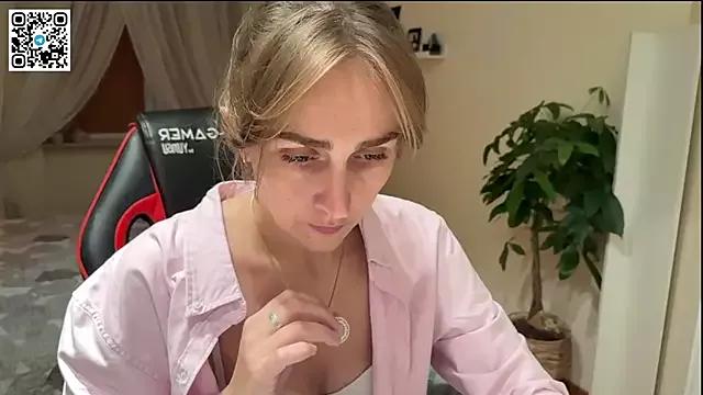 VampyMary from StripChat is Freechat