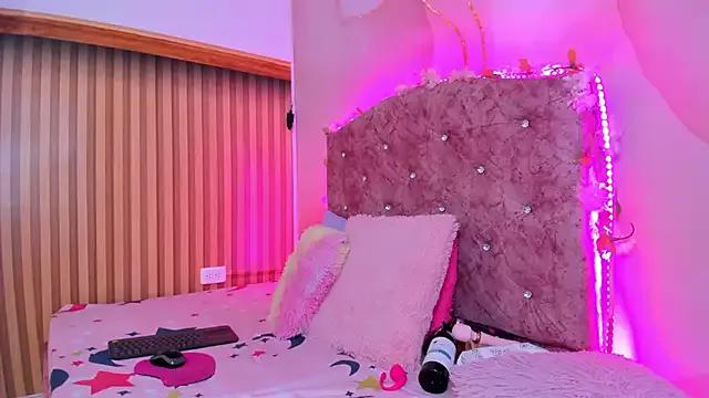 violet_taylor_ from StripChat is Freechat