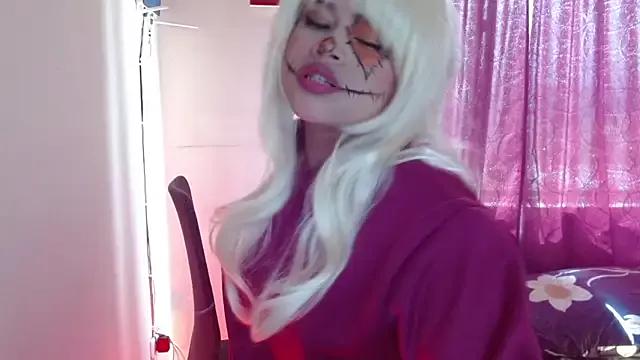 violetagrey_ from StripChat is Freechat