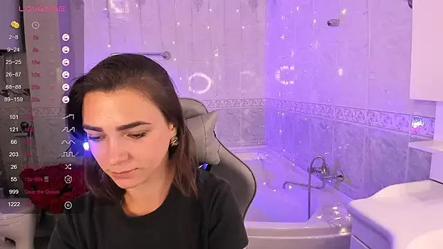 Viollamoon from StripChat is Freechat