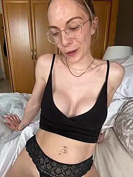 Outdoor cams: Check out the delight of messaging and cam2cam with our hot streamers, who will teach you all about attraction and whims with their cute curves.