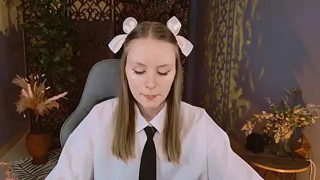 VivienLeeigh from StripChat is Freechat
