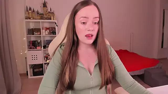 WalkingGirl from StripChat is Freechat