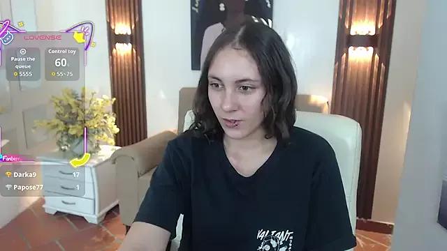 xlunna from StripChat is Freechat