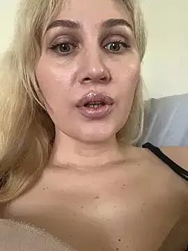 YourBlondee from StripChat is Freechat