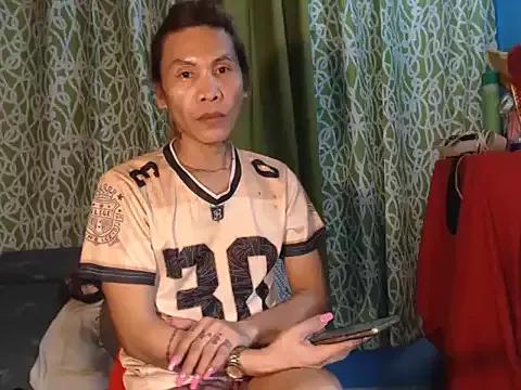 YourTopweng from StripChat is Freechat