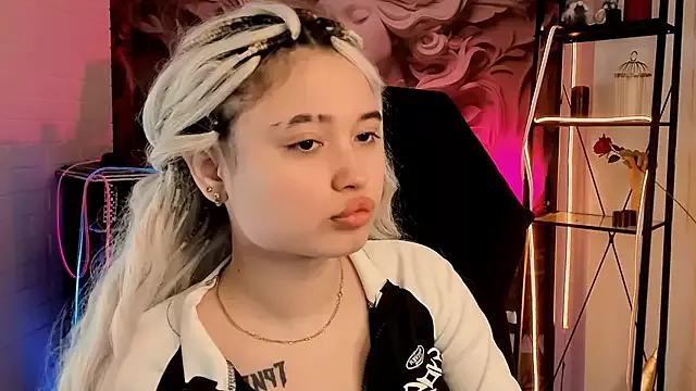 YunaLovesi from StripChat is Freechat