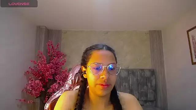 zhara_rose_s from StripChat is Freechat