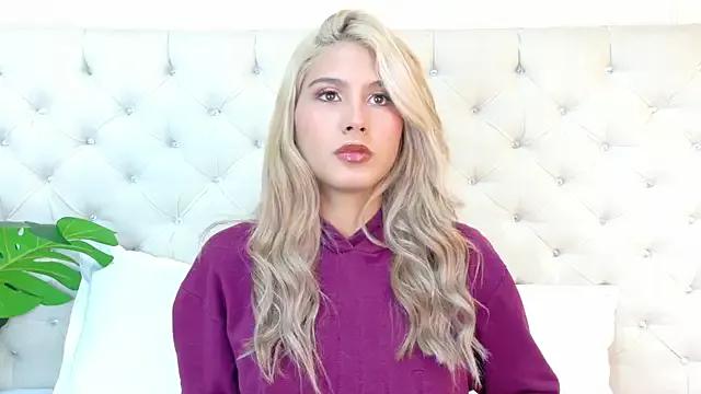 ZoehAngel from StripChat is Freechat