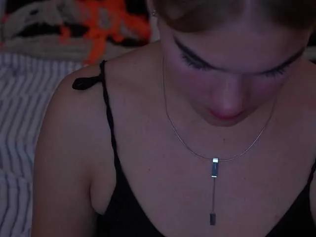 Offline AlinaLemon on BongaCams