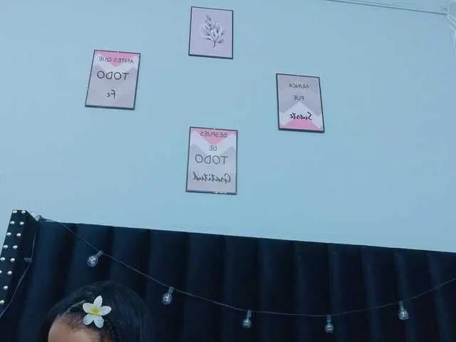 Offline colombiamommy on BongaCams