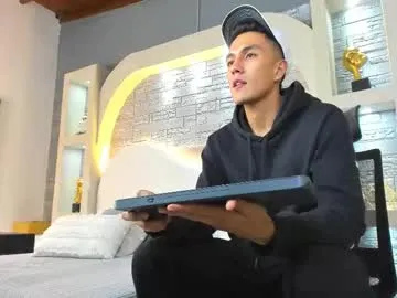 Group aron_bolt on Chaturbate