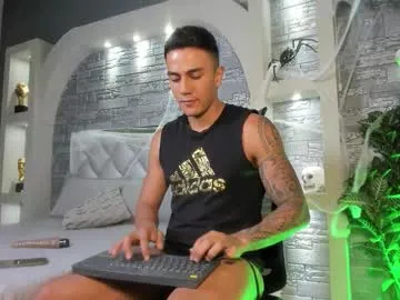 Group aron_bolt on Chaturbate