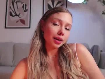 Freechat elliemore on Chaturbate