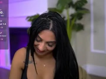 Freechat emahallee on Chaturbate