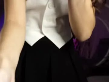 Freechat emilybatee on Chaturbate