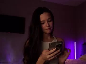 Freechat emilybatee on Chaturbate