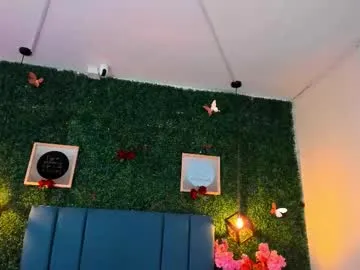 Freechat evangelyne_rose on Chaturbate