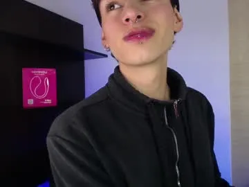 Freechat ezra_storm on Chaturbate