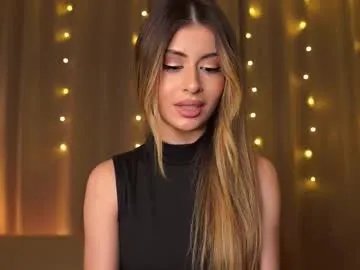 Freechat holayoula on Chaturbate