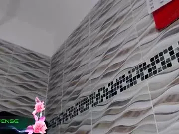 Freechat khloe33 on Chaturbate