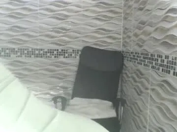 Freechat khloe33 on Chaturbate