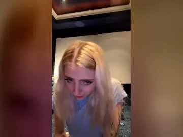 Freechat latenightkash on Chaturbate