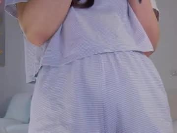 Freechat lilyroselyn on Chaturbate