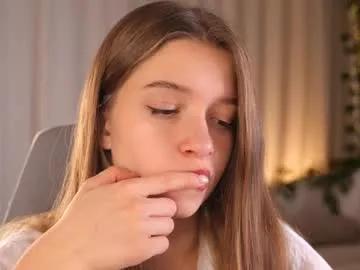 Freechat little_poetry on Chaturbate