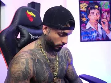 Freechat logan_hugh8 on Chaturbate