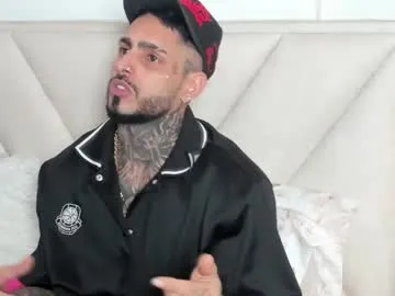 Freechat logan_hugh8 on Chaturbate