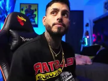 Freechat logan_hugh8 on Chaturbate