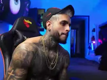 Freechat logan_hugh8 on Chaturbate