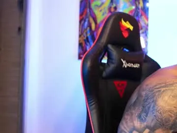 Freechat logan_hugh8 on Chaturbate