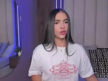 Freechat lucysalvatore on Chaturbate