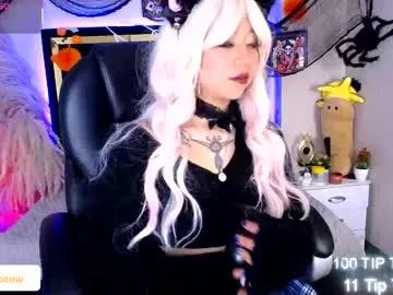 Freechat moon_water__ on Chaturbate