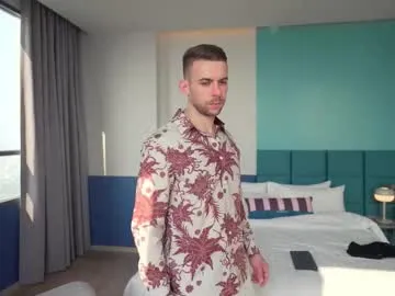 Group muscularfriend on Chaturbate