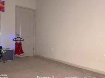 Freechat petitebrat on Chaturbate