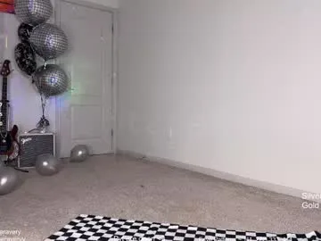 Freechat petitebrat on Chaturbate