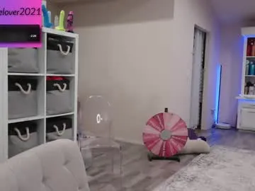 pugglelover model from Chaturbate