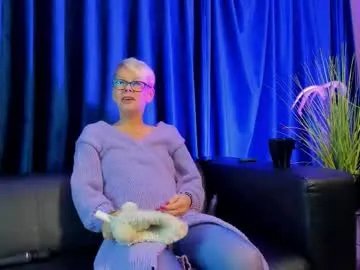 Freechat rosacatalleya on Chaturbate