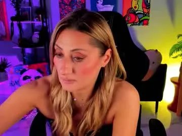 Freechat sarahholly on Chaturbate