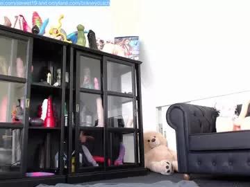 Freechat siswet19 on Chaturbate